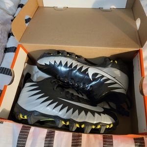 *new* Kids football cleats size 4y